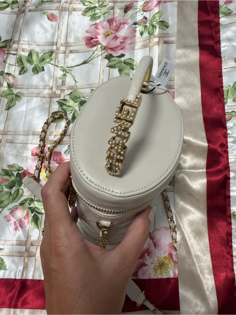 Saks Fifth Avenue Cream Quilted Mini Bucket Bag with Gold Hardware - Picture 2 of 8